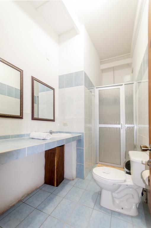 Cadillac Rock Beach Hotel Хако Номер фото