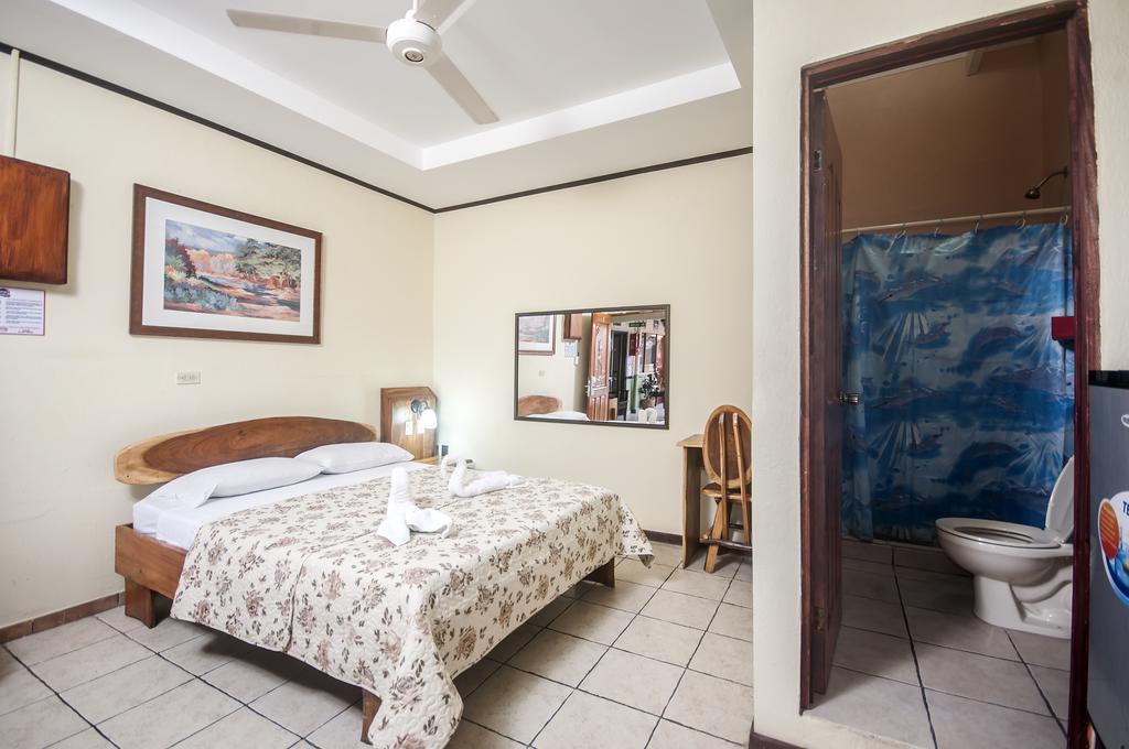Cadillac Rock Beach Hotel Хако Номер фото