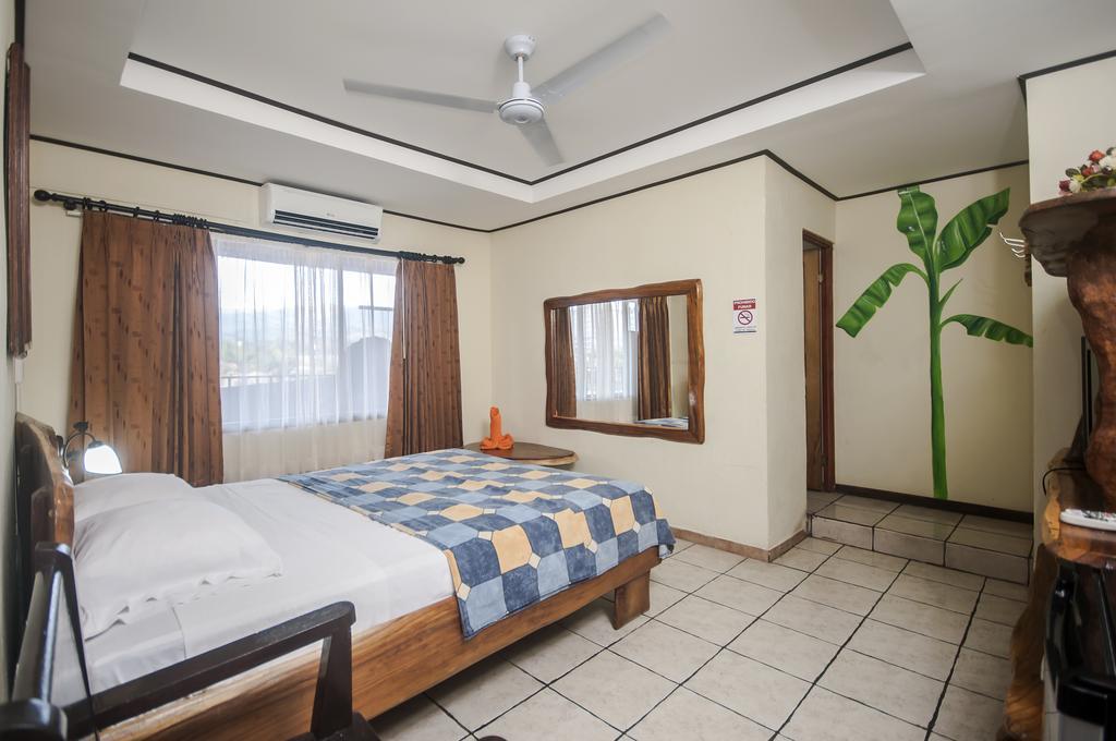 Cadillac Rock Beach Hotel Хако Номер фото