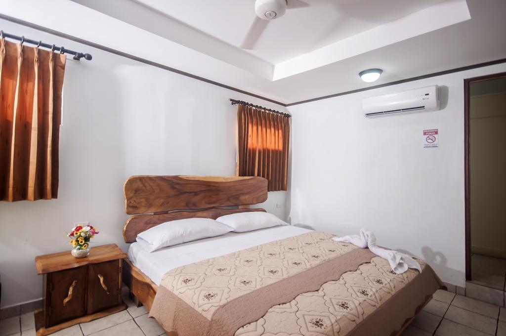 Cadillac Rock Beach Hotel Хако Номер фото