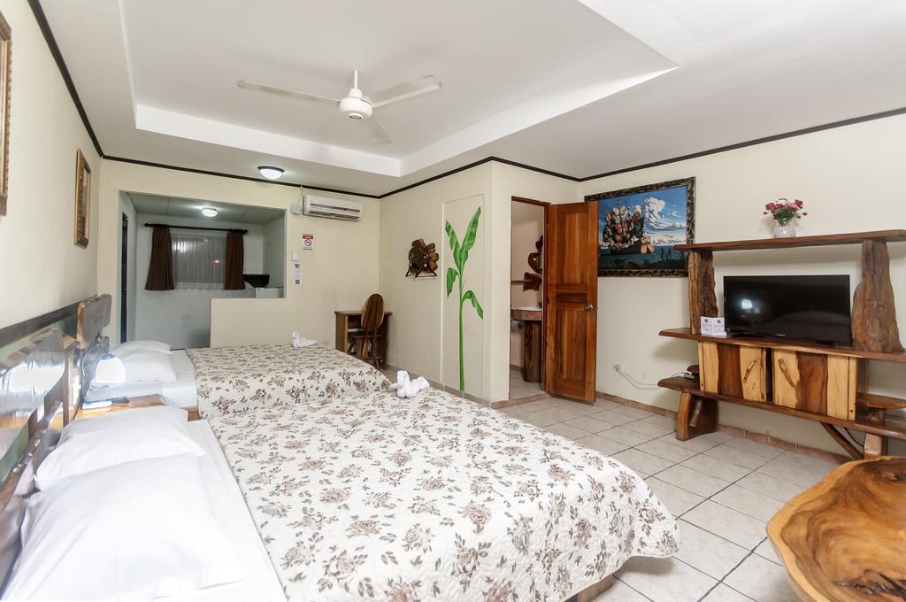 Cadillac Rock Beach Hotel Хако Номер фото