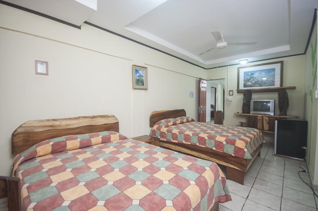 Cadillac Rock Beach Hotel Хако Номер фото